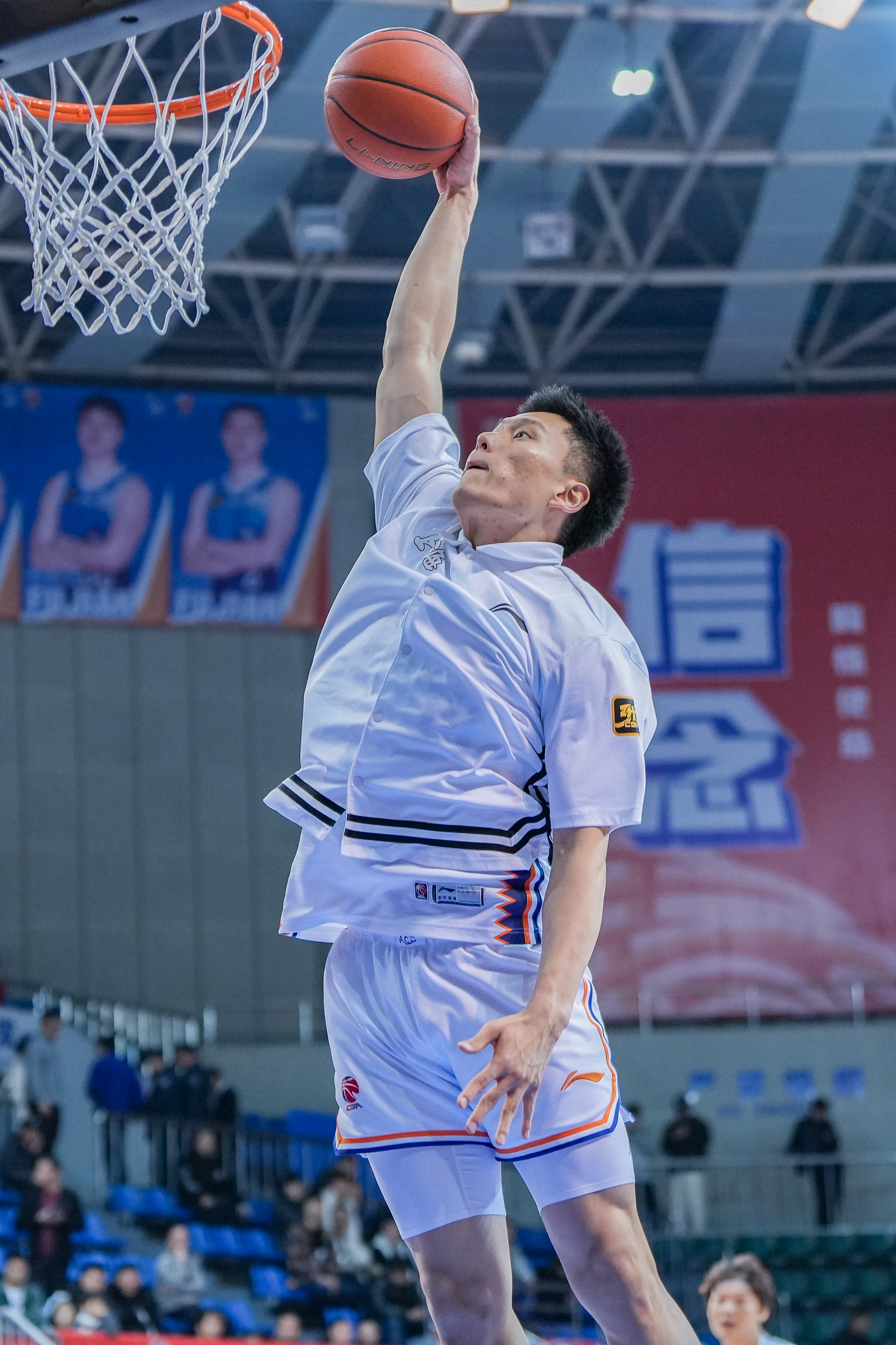  持續(xù)漲球！上海男籃“李花”組合—李弘權(quán)、李添榮