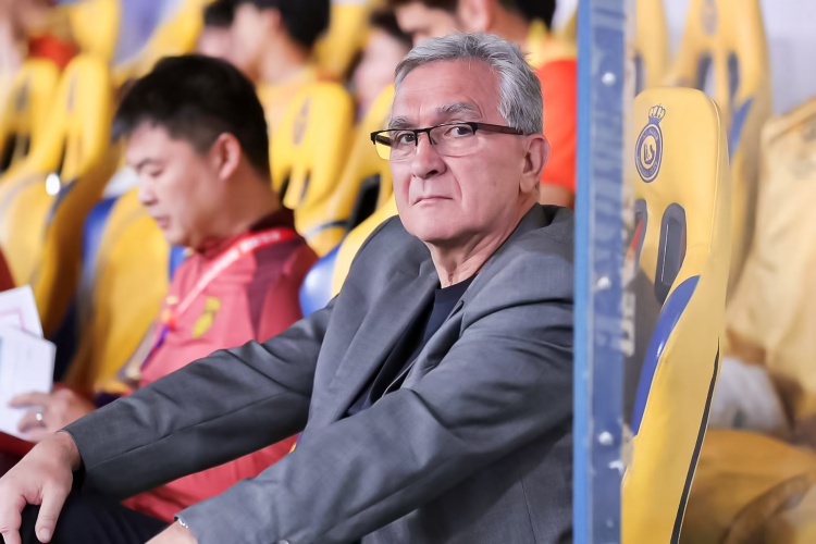  媒體人：國(guó)足變陣4231可能性不大，陣中僅3人能打后腰不夠用