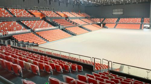 場(chǎng)館座椅的“骨骼”之謎：吹塑 vs 注塑，為何征途座椅選擇氣輔注塑？?